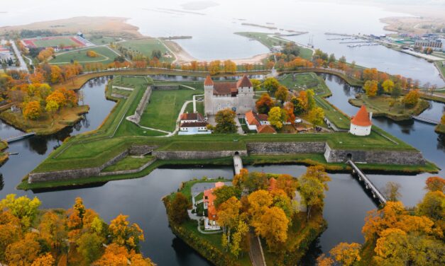 Autunno in Estonia: foliage, tradizioni ancestrali e relax nordico