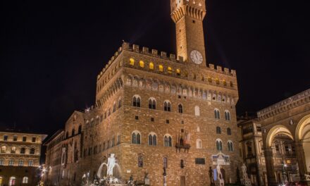 Firenze col naso all’insù: i dettagli segreti del centro storico