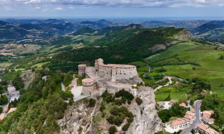 San Leo guarda al futuro: la fibra ottica rilancia il borgo tra turismo e smart working