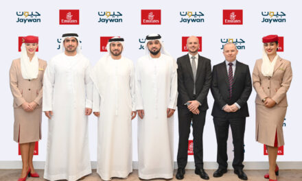 Emirates fa il pieno di accordi all’Arabian Travel Market 2026: debutta la nuova Premium Economy