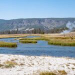 Yellowstone si prepara all’inverno: chiudono le strade principali e scatta la stagione dei mezzi da neve