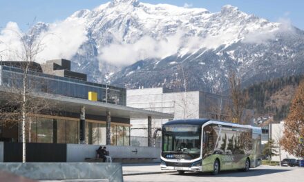 Inverno verde a Innsbruck: tra vette innevate, mercatini magici e viaggi in treno a zero pensieri
